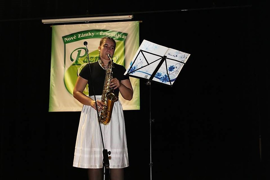 saxofón Viki Lángyiová